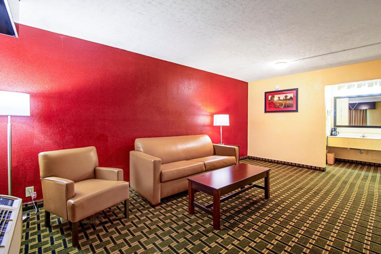 Red Roof Inn & Suites Greenwood, Sc Dış mekan fotoğraf