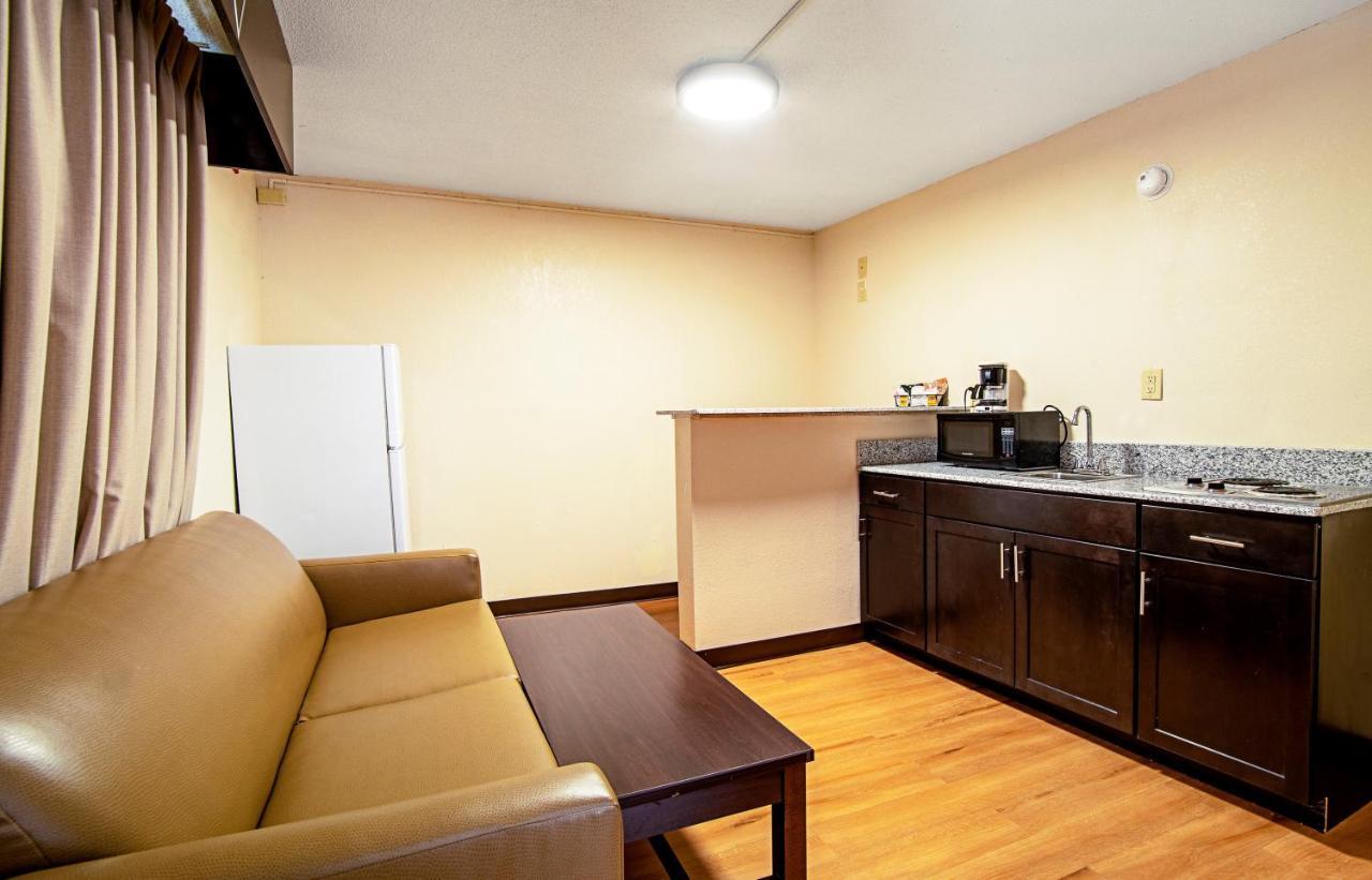 Red Roof Inn & Suites Greenwood, Sc Dış mekan fotoğraf