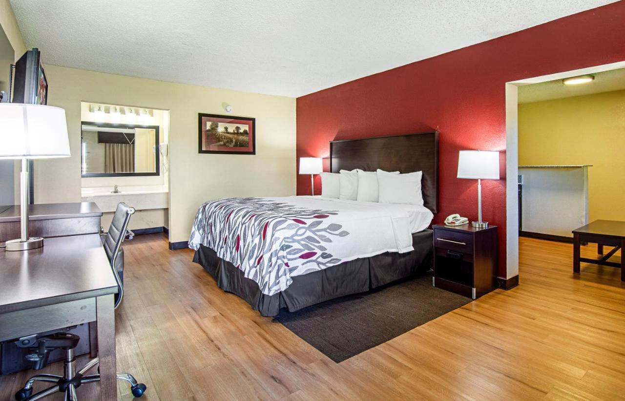 Red Roof Inn & Suites Greenwood, Sc Dış mekan fotoğraf