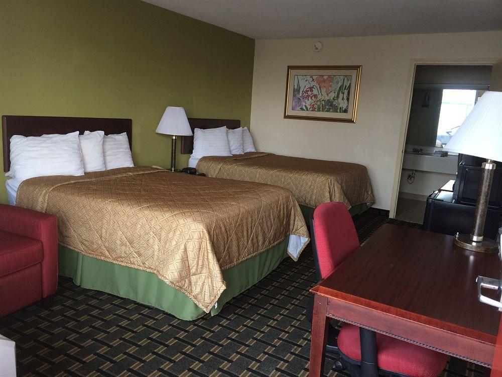 Red Roof Inn & Suites Greenwood, Sc Dış mekan fotoğraf
