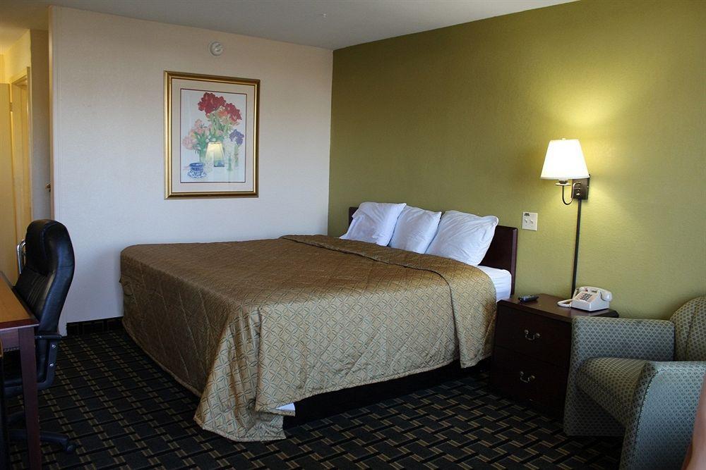Red Roof Inn & Suites Greenwood, Sc Dış mekan fotoğraf