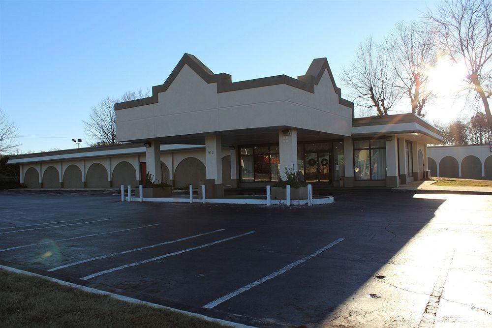 Red Roof Inn & Suites Greenwood, Sc Dış mekan fotoğraf