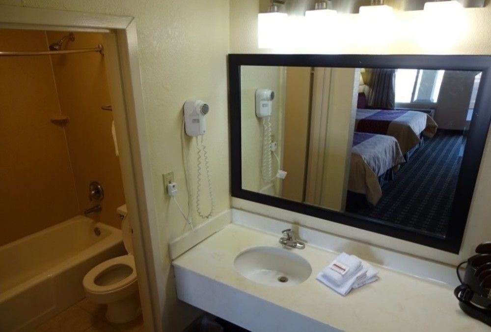 Red Roof Inn & Suites Greenwood, Sc Dış mekan fotoğraf