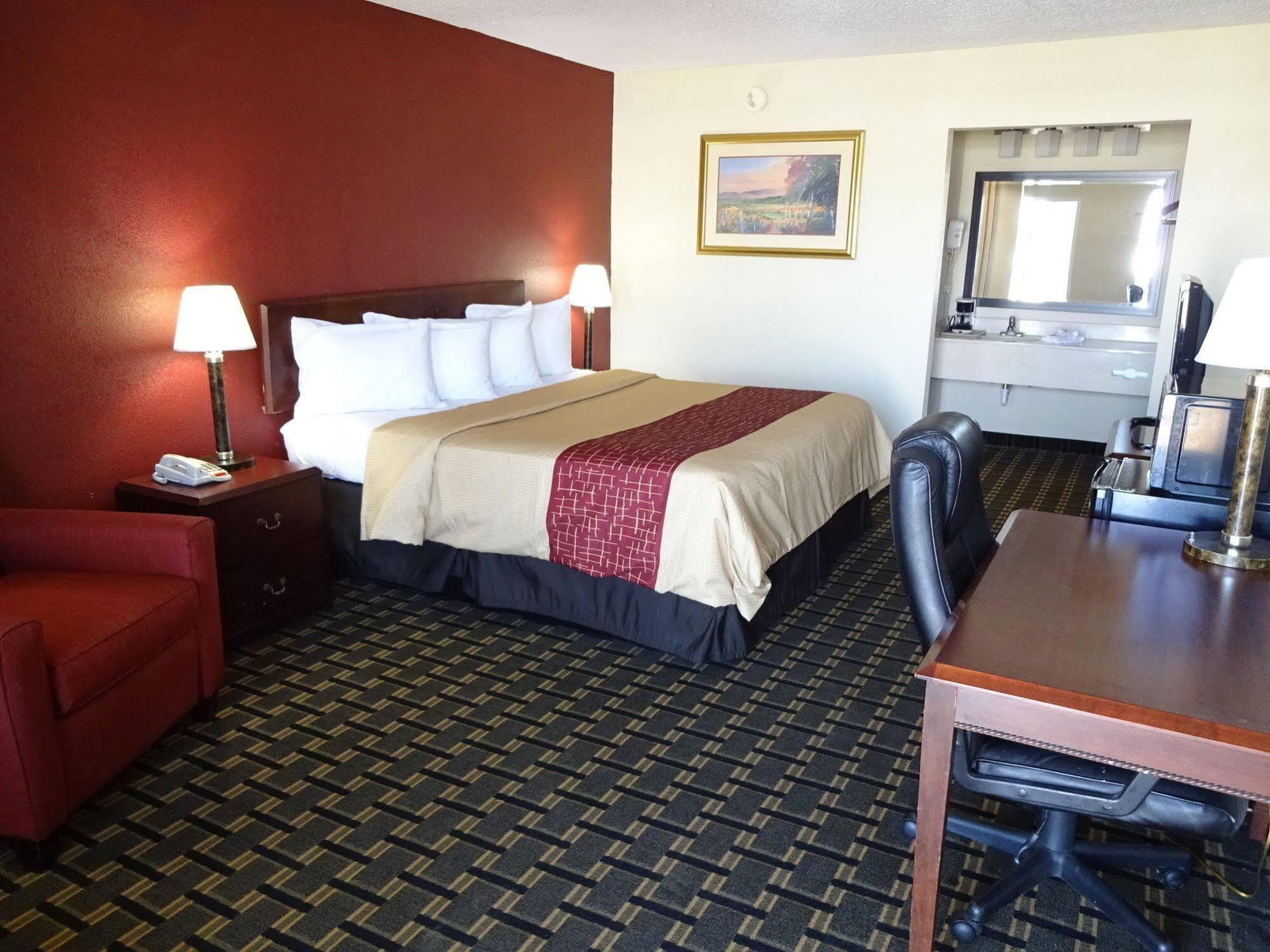 Red Roof Inn & Suites Greenwood, Sc Dış mekan fotoğraf