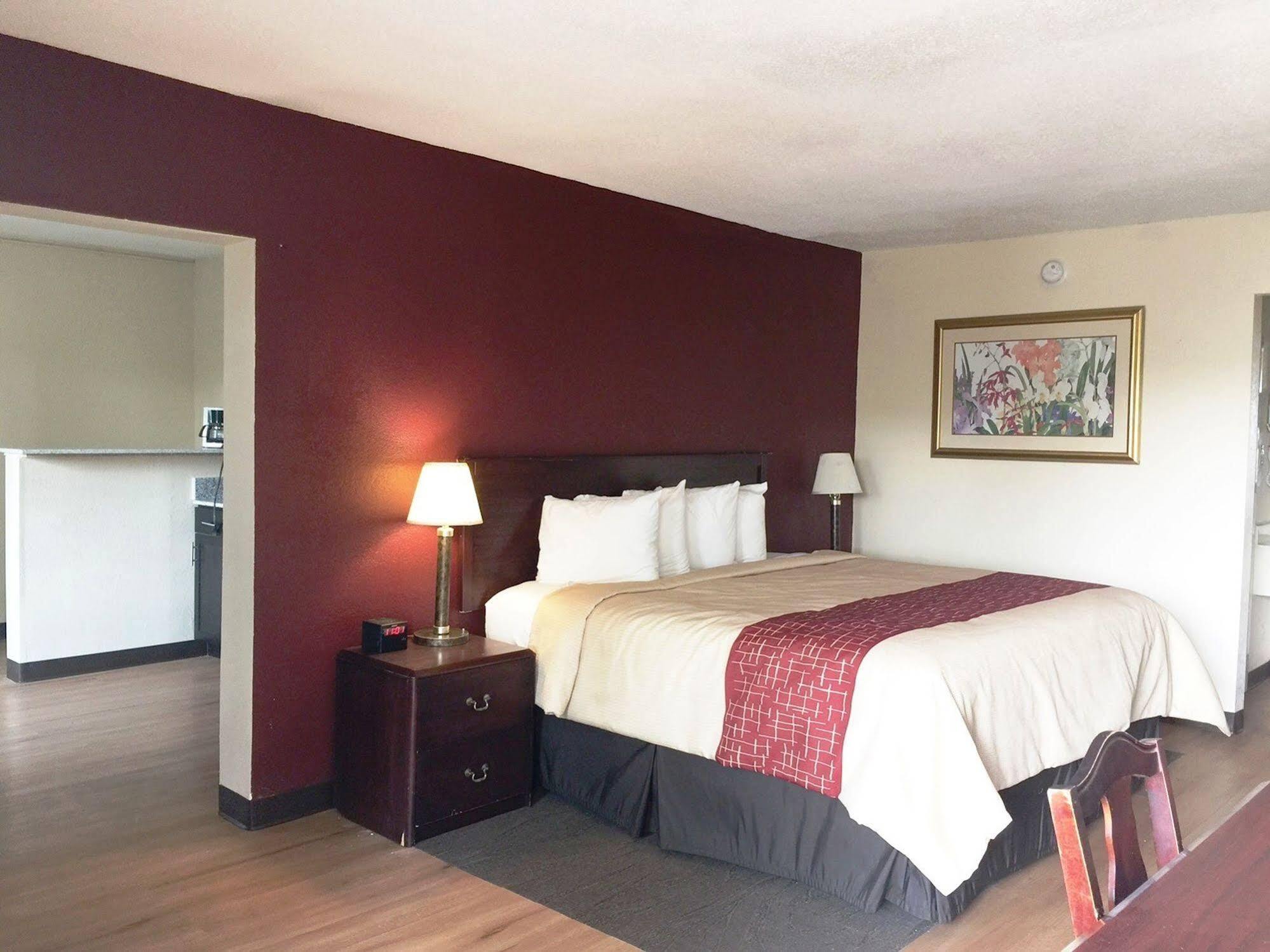 Red Roof Inn & Suites Greenwood, Sc Dış mekan fotoğraf